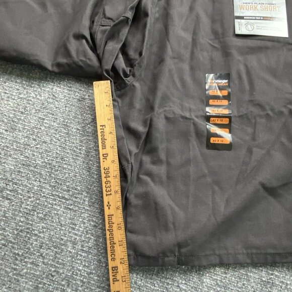 Wrangler Workwear Shorts Mens 42 x 12 Gray Plain Front Inseam GusseI Outdoor - Picture 6 of 9